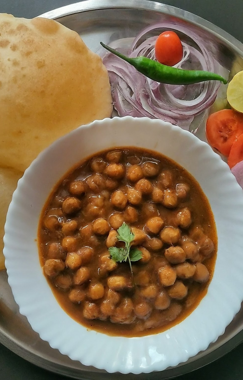 chole bhature calories