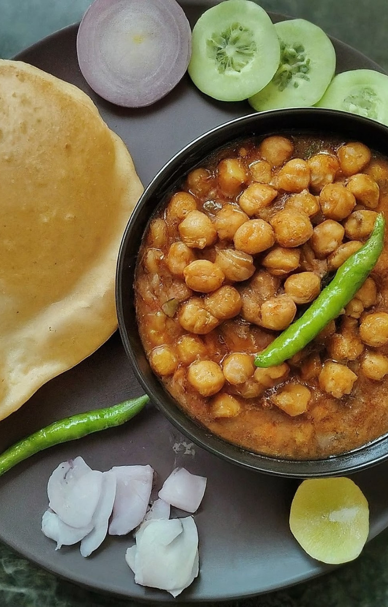 chole bhature calories